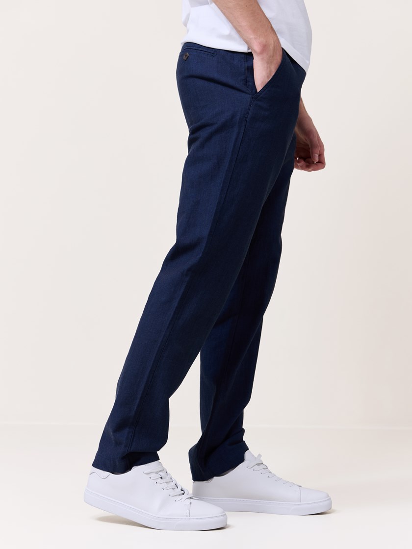 7510466 EM6 7510466_EM6-MarioConti-S25-modell-right_Roma colino chino EM6_Roma colino chinos EM6.jpg_Right||Right