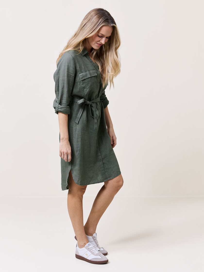 7510571 GJW 7510571_GJW-MARIEPHILIPPE-S25-Modell-Front_chn=match_64_Meghan linskjortekjole GJW.jpg_Front