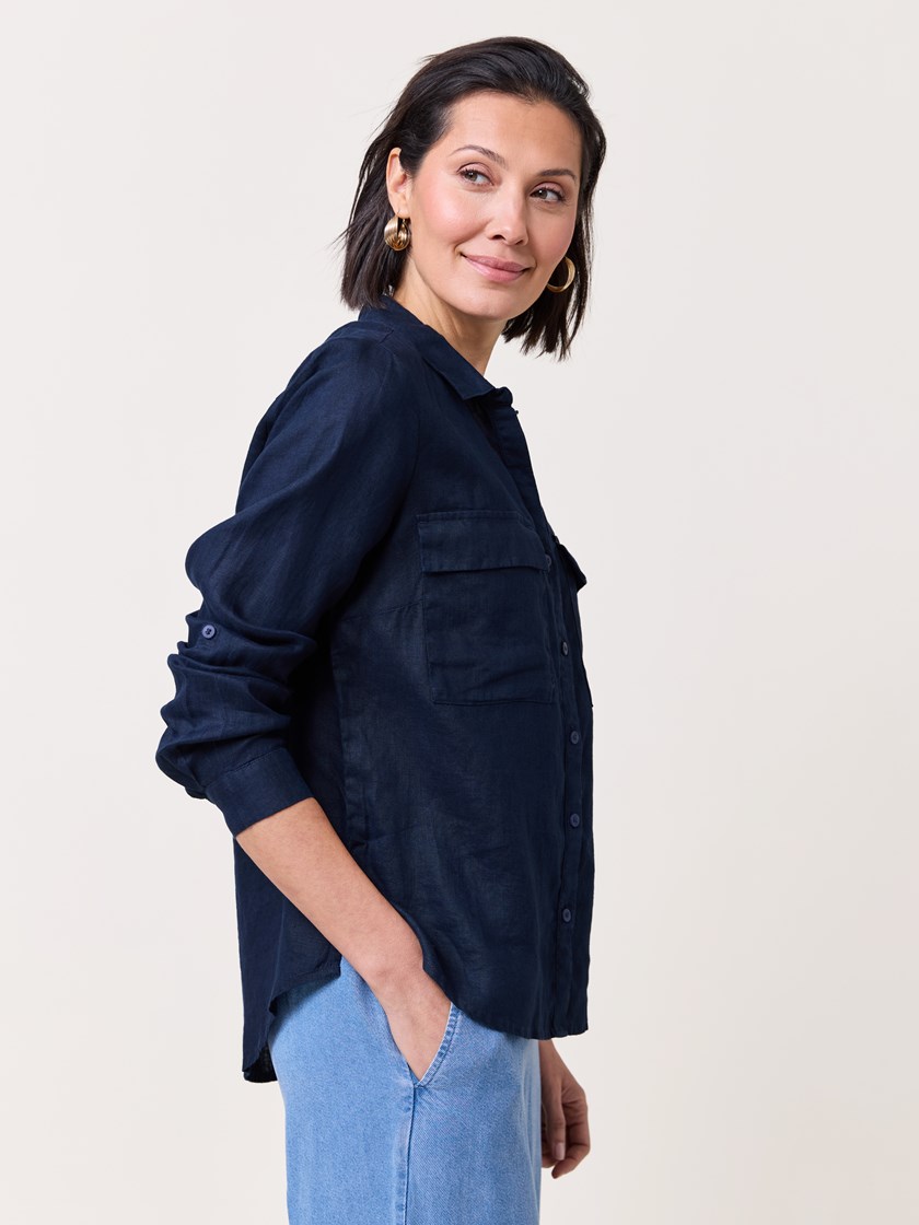 7510574 EM6 7510574_EM6-MARIEPHILIPPE-S25-Modell-Front_chn=match_8503_Meghan linskjorte EM6.jpg_Front