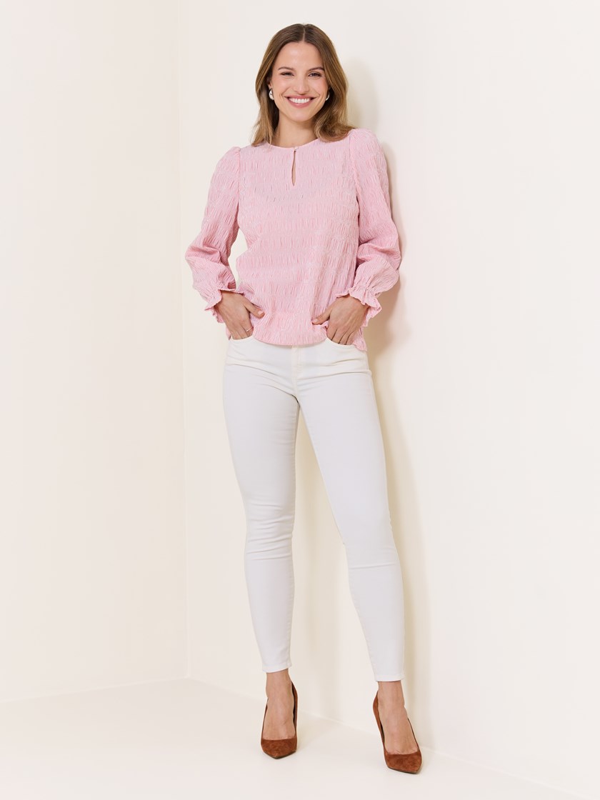 7510635 MJO 7510635_MJO-VAVITE-S25-Modell-Front_chn=match_5844_Ellie bluse MJO.jpg_Front