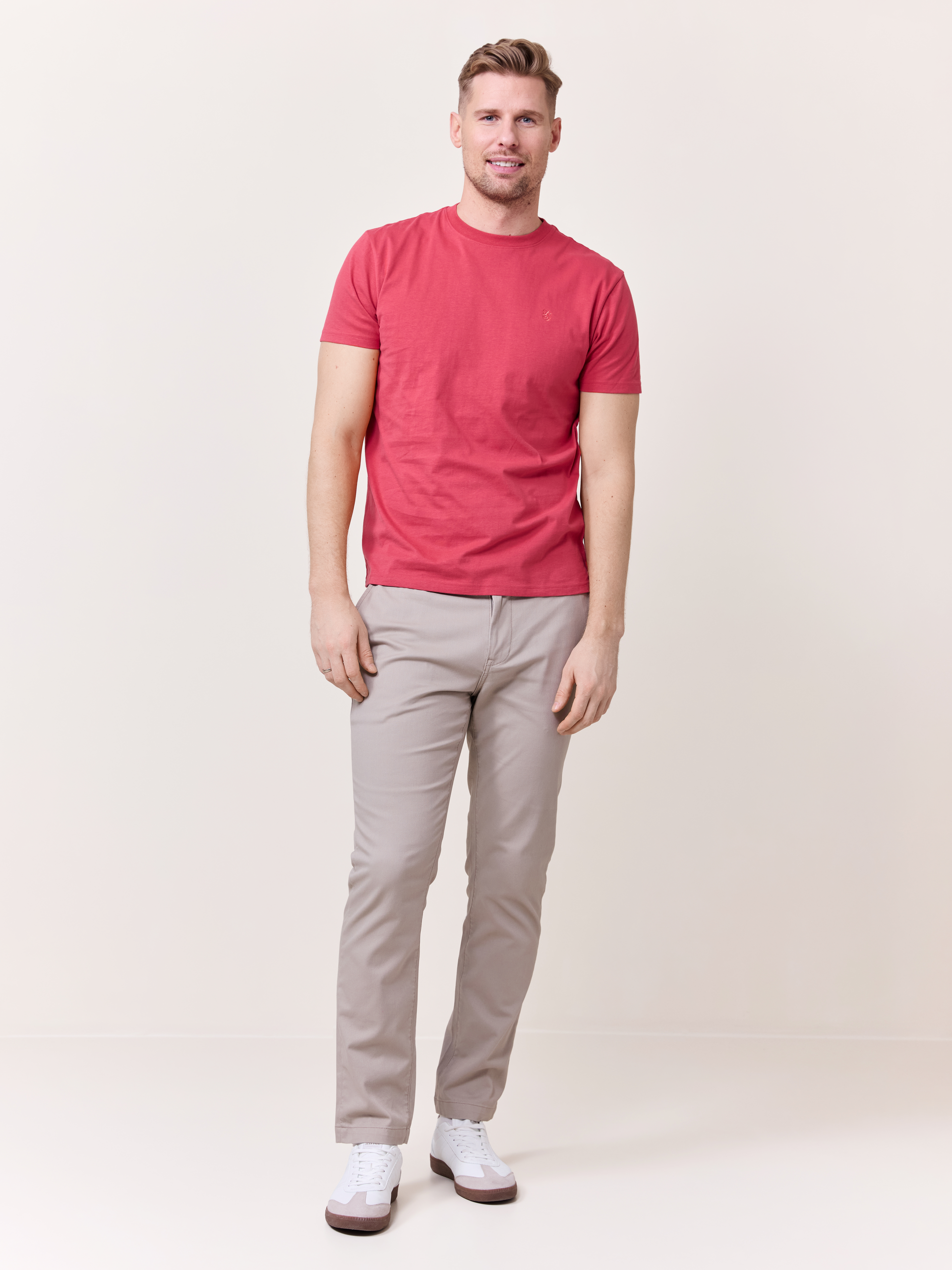 Fields t-skjorte 7510644_MPQ-REDFORD-S25-Modell-Front_chn=match_4200_Fields t-skjorte MPQ_Fields t-skjorte MPQ 7510644.jpg_Front||Front