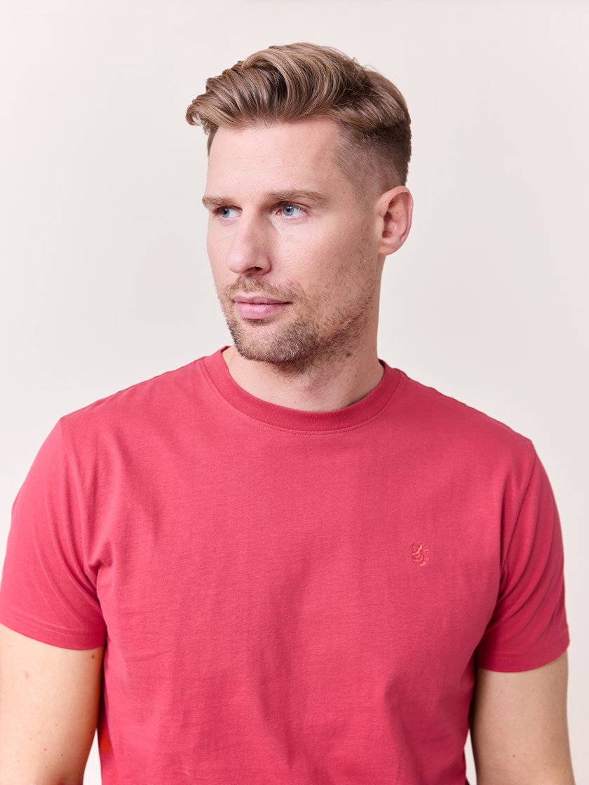 7510644 MPQ 7510644_MPQ-REDFORD-S25-Modell-Front_chn=match_8332_Fields t-skjorte MPQ.jpg_Front||Front