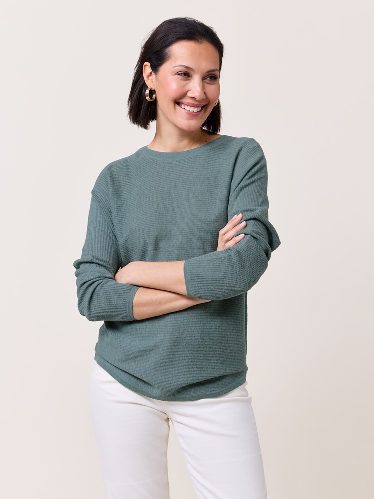 Mona genser 7510649_GJW-MARIEPHILIPPE-S25-Modell-Front_chn=match_5215_Mona genser GJW_Mona genser GJW 7510649.jpg_Front||Front