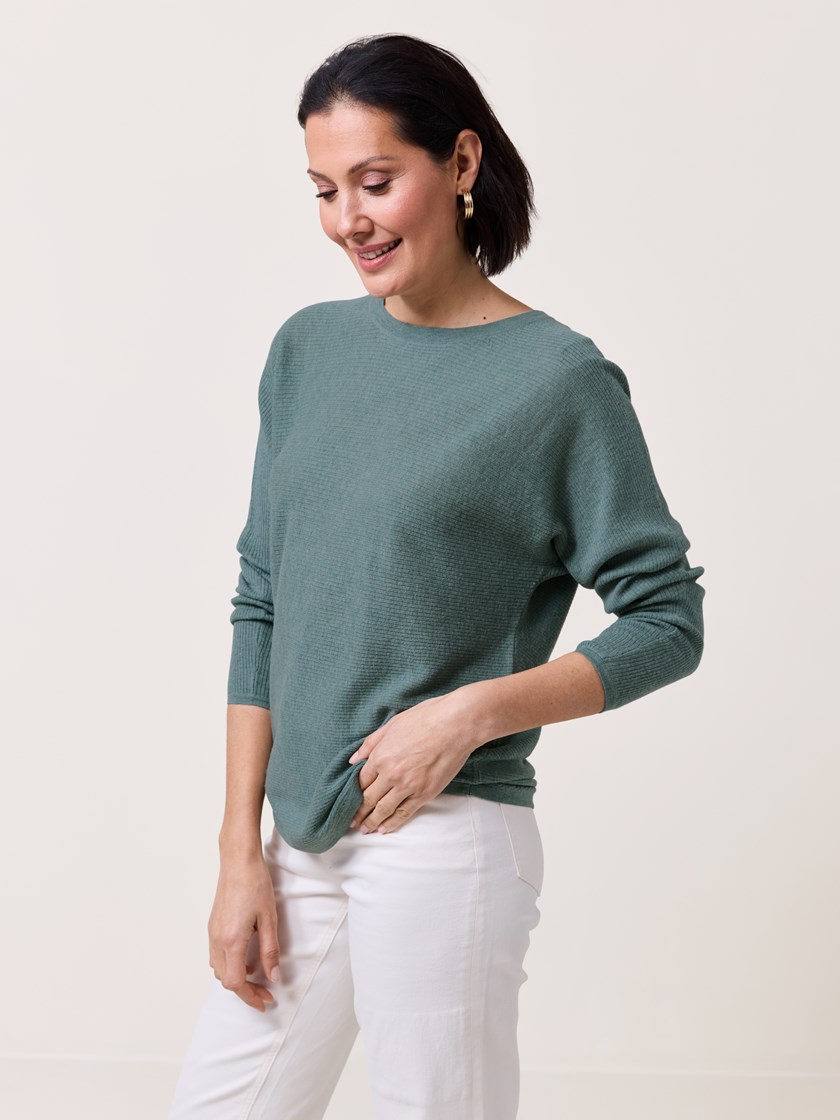 7510649 GJW 7510649_GJW-MARIEPHILIPPE-S25-Modell-Front_chn=match_9809_Mona genser GJW.jpg_Front||Front