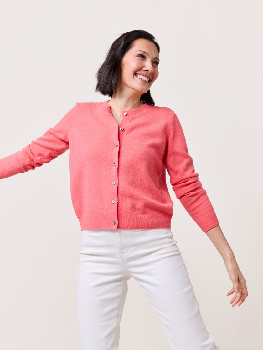 7510650 MNZ 7510650_MNZ-MARIEPHILIPPE-S25-Modell-Front_chn=match_3046_Vita merinocardigan MNZ.jpg_Front||Front