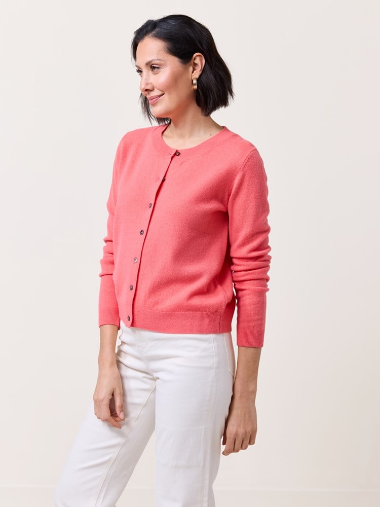 Vita merinocardigan 7510650_MNZ-MARIEPHILIPPE-S25-Modell-Front_chn=match_4502_Vita merinocardigan MNZ_Vita merinocardigan MNZ 7510650.jpg_Front||Front