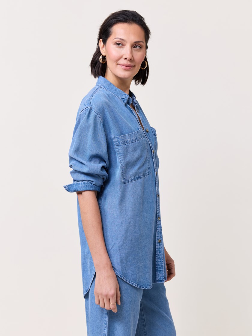 7510700 EN3 7510700_EN3-MARIEPHILIPPE-S25-Modell-Front_chn=match_2331_Aida skjorte EN3.jpg_Front||Front