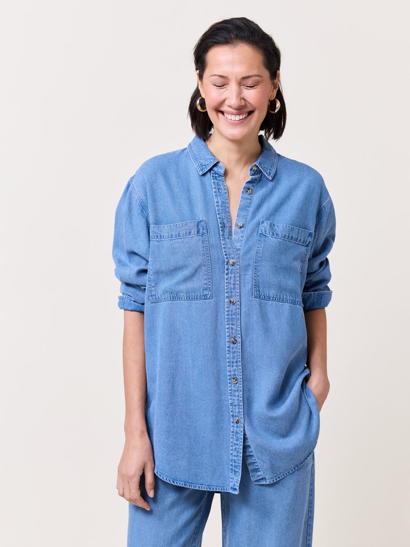7510700 EN3 7510700_EN3-MARIEPHILIPPE-S25-Modell-Front_chn=match_3300_Aida skjorte EN3.jpg_Front||Front