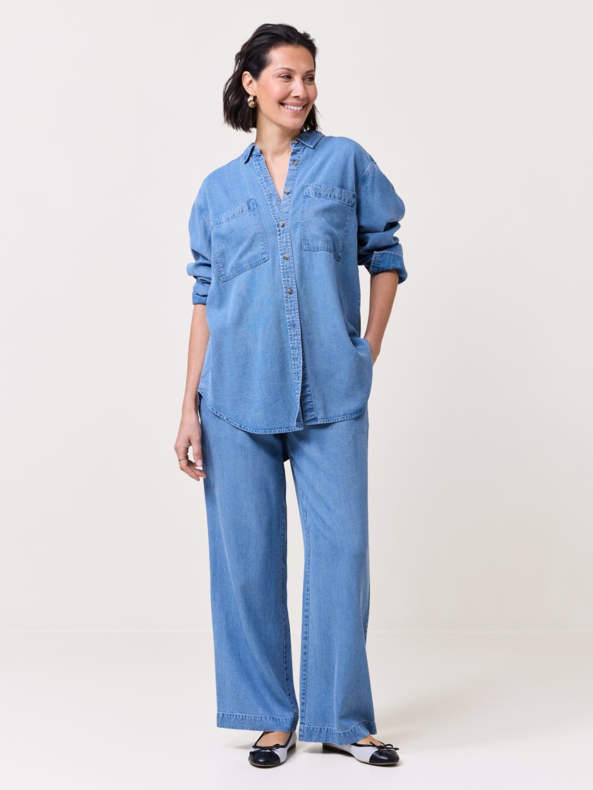 7510700 EN3 7510700_EN3-MARIEPHILIPPE-S25-Modell-Front_chn=match_3675_Aida skjorte EN3.jpg_Front||Front