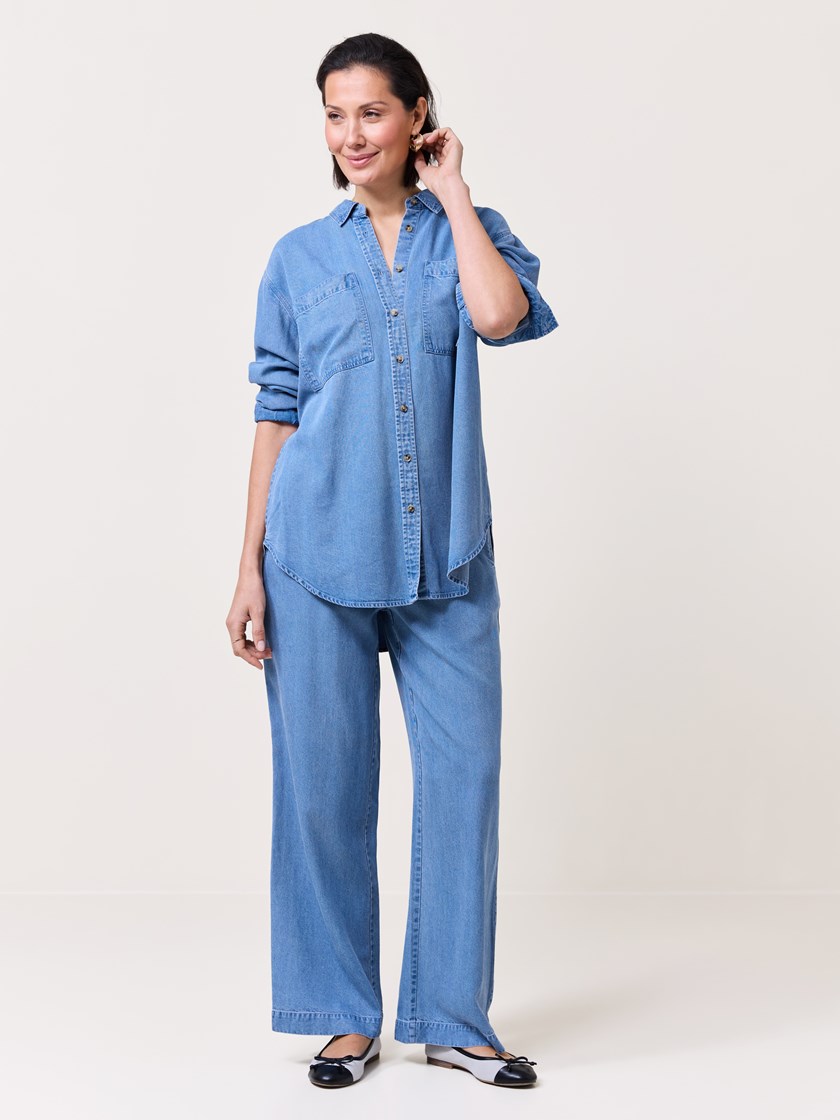 7510700 EN3 7510700_EN3-MARIEPHILIPPE-S25-Modell-Front_chn=match_7614_Aida skjorte EN3.jpg_Front||Front