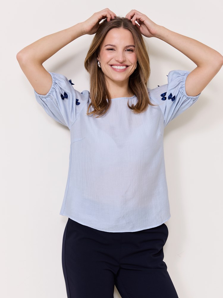 Leyla bluse 7510714_S48-VAVITE-S25-Modell-Front_chn=match_5166_Leyla bluse S48_Leyla bluse S48 7510714.jpg_Front