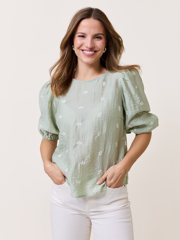 April bluse 7510716_GBI-VAVITE-S25-Modell-Front_chn=match_846_April bluse GBI 7510716.jpg_Front||Front