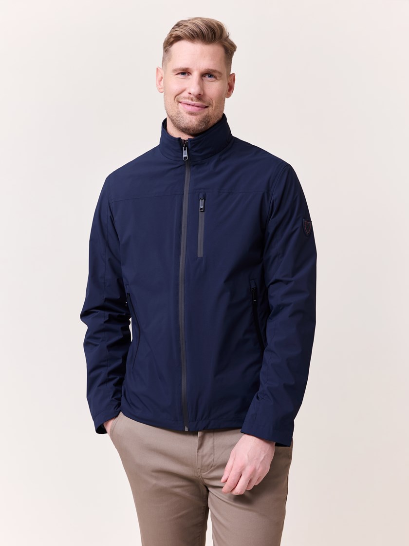 7510733 C29 7510733_C29-REDFORD-S25-Modell-Front_chn=match_1783_Grayson jakke C29.jpg_Front||Front