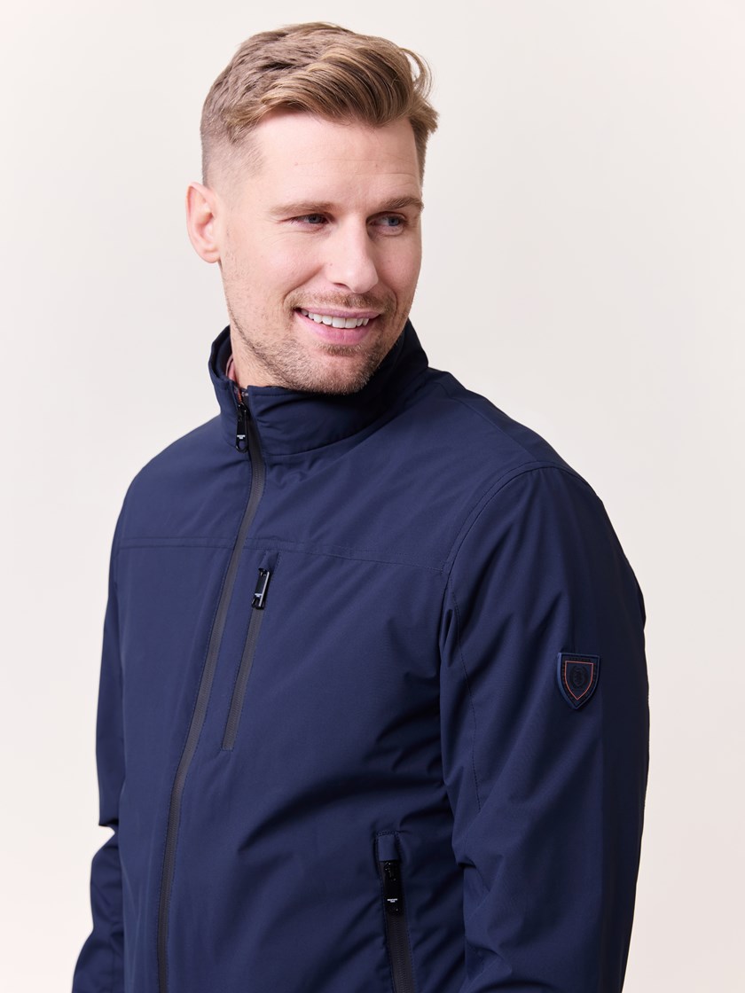 7510733 C29 7510733_C29-REDFORD-S25-Modell-Front_chn=match_756_Grayson jakke C29.jpg_Front||Front