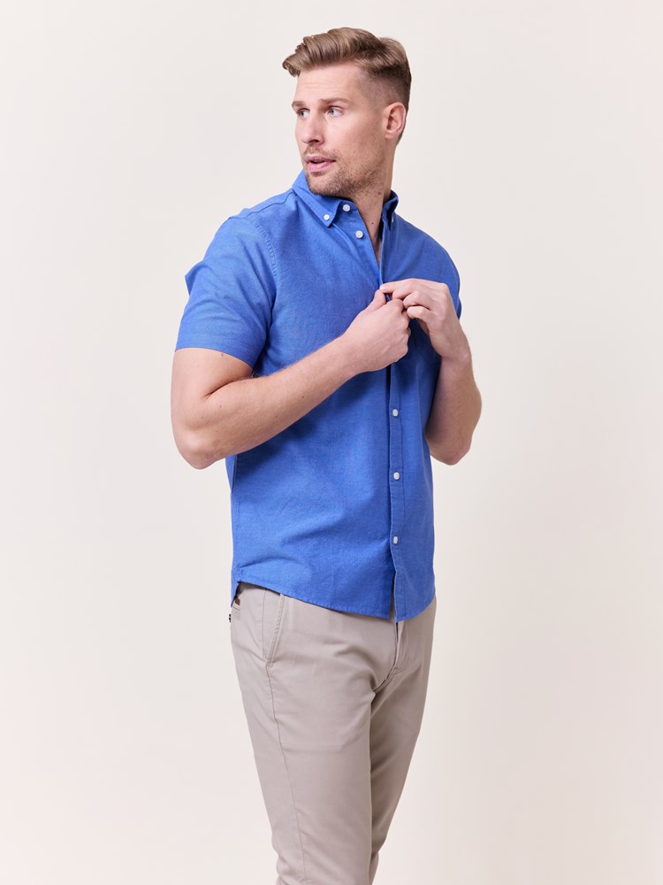 Somerset korterm oxfordskjorte 7510746_EGZ-REDFORD-S25-Modell-Front_chn=match_1472_Somerset korterm oxfordskjorte EGZ_Somerset korterm oxfordskjorte EGZ 7510746.jpg_Front||Front