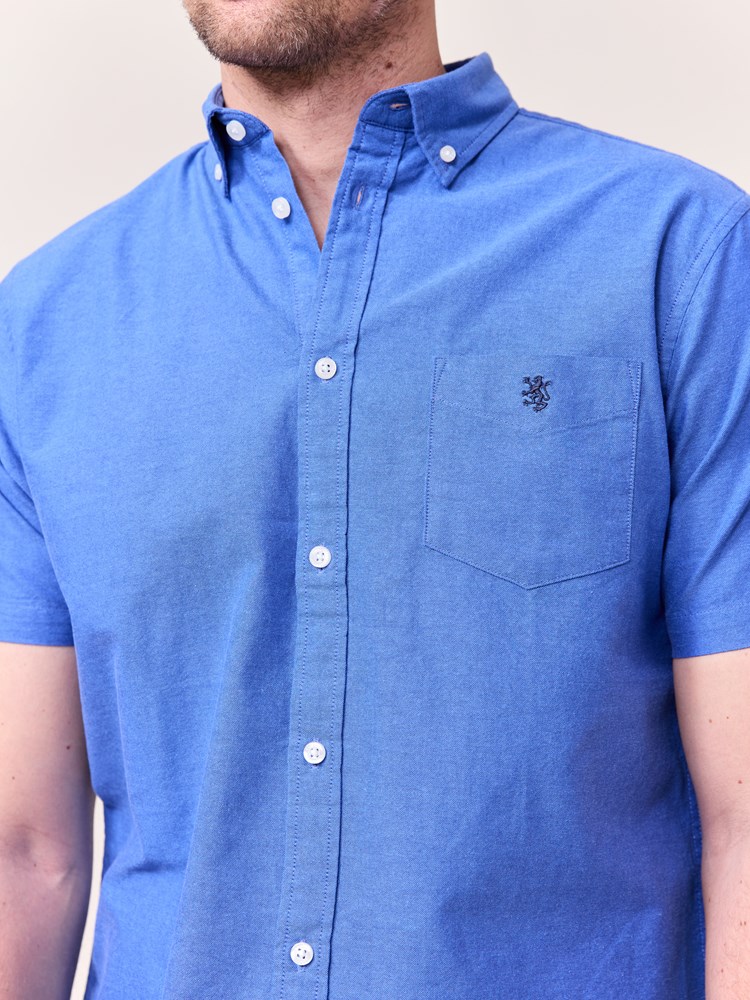 Somerset korterm oxfordskjorte 7510746_EGZ-REDFORD-S25-Modell-Front_chn=match_3671_Somerset korterm oxfordskjorte EGZ_Somerset korterm oxfordskjorte EGZ 7510746.jpg_Front||Front