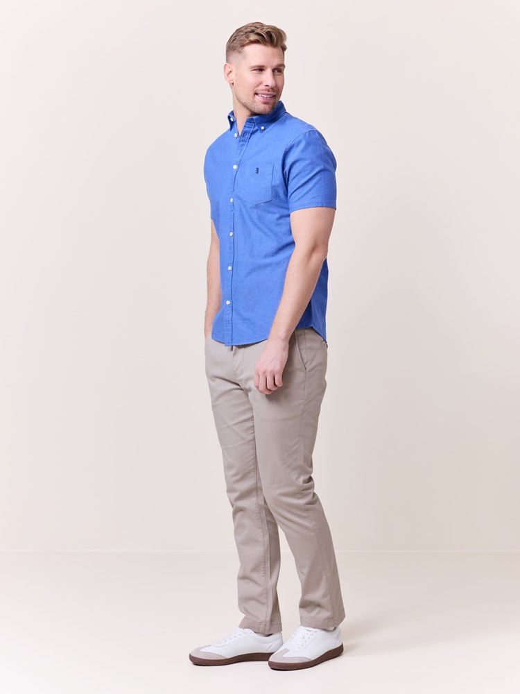 Somerset korterm oxfordskjorte 7510746_EGZ-REDFORD-S25-Modell-Front_chn=match_6930_Somerset korterm oxfordskjorte EGZ_Somerset korterm oxfordskjorte EGZ 7510746.jpg_Front||Front