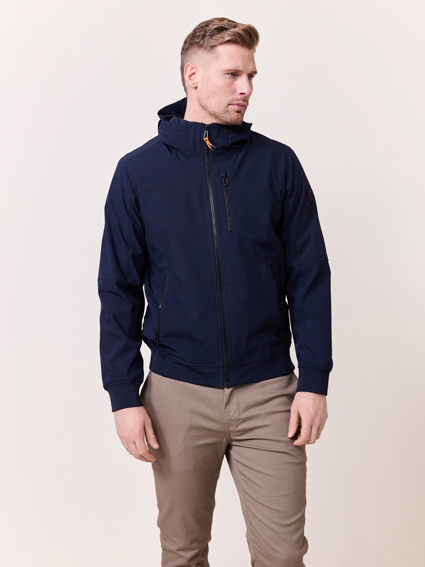 7510748 EMU 7510748_EMU-REDFORD-S25-Modell-Front_chn=match_8350_Dylan softshell jakke EMU.jpg_Front||Front