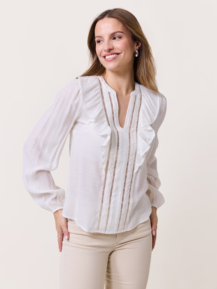 Nellie bluse 7510755_O79-VAVITE-S25-Modell-Front_chn=match_131_Nellie bluse O79.jpg_Front||Front