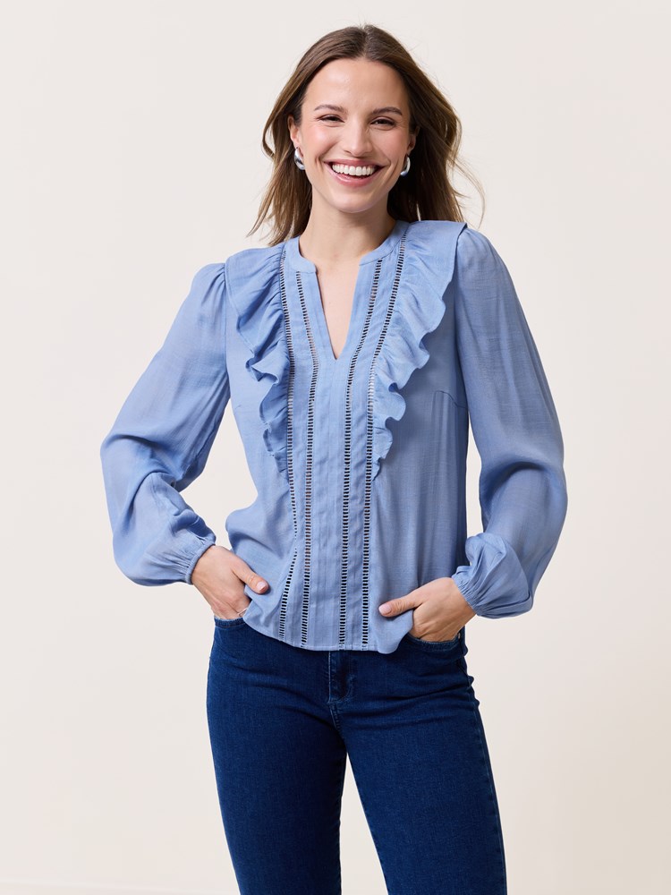 Nellie bluse 7510755_S49-VAVITE-S25-Modell-Front_chn=match_6057_Nellie bluse S49_Nellie bluse S49 7510755.jpg_Front