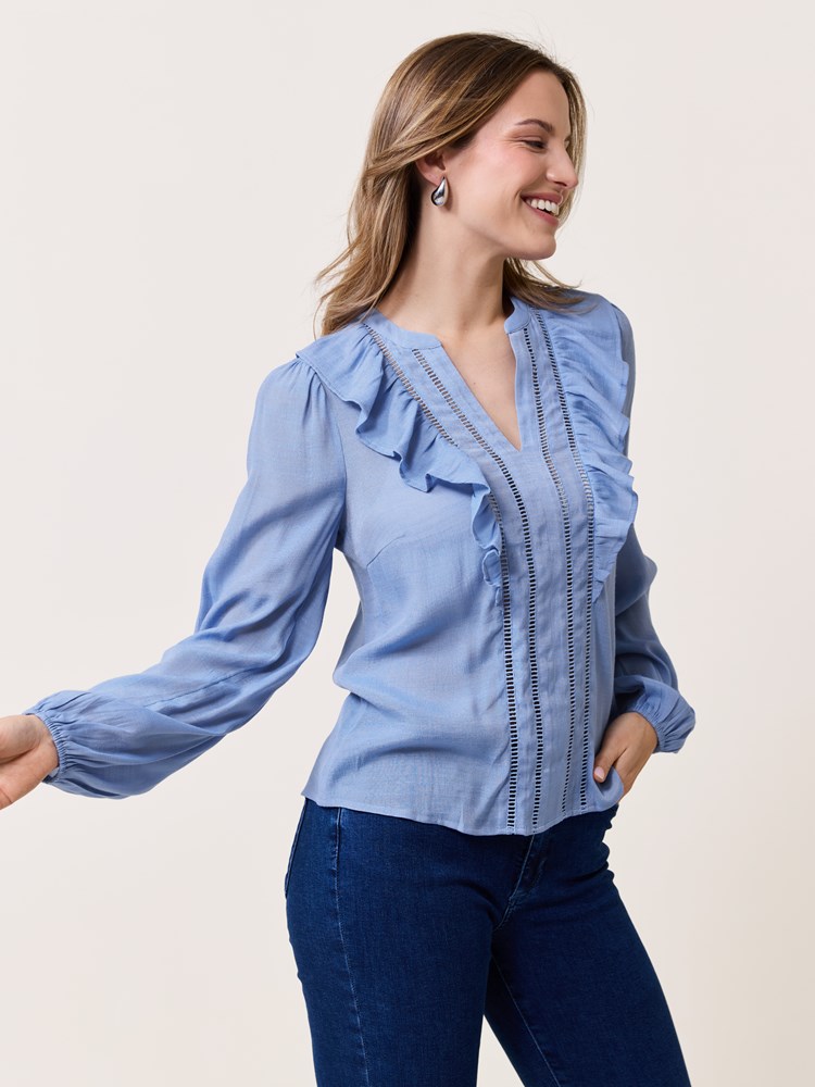 Nellie bluse 7510755_S49-VAVITE-S25-Modell-Left_chn=match_2248_Nellie bluse S49_Nellie bluse S49 7510755.jpg_Left