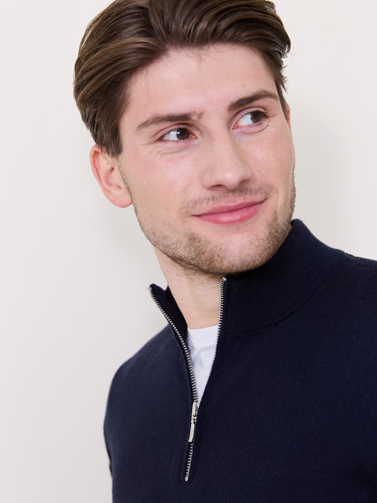 Alonzo merino zip genser 7510898_C29-MARIOCONTI-S25-Modell-Front_chn=match_2046_Alonzo merino zip genser C29_Alonzo merino zip genser C29 7510898.jpg_Front||Front