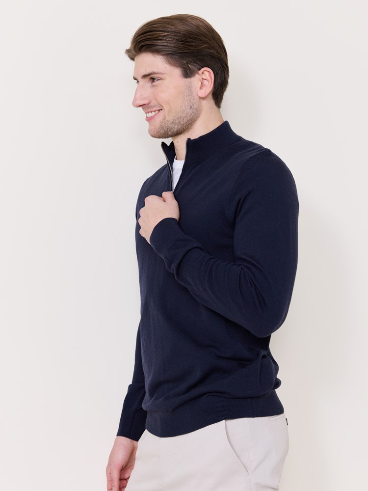 Alonzo merino zip genser 7510898_C29-MARIOCONTI-S25-Modell-Front_chn=match_6500_Alonzo merino zip genser C29_Alonzo merino zip genser C29 7510898.jpg_Front||Front