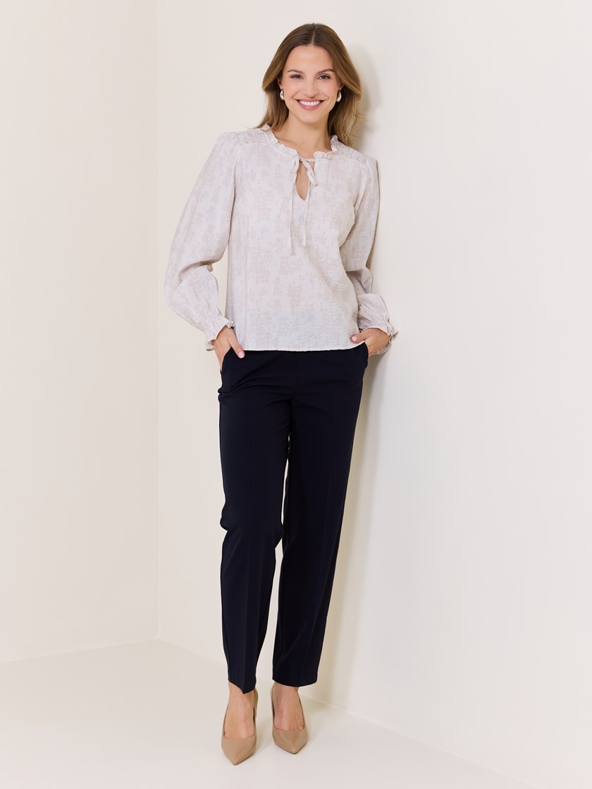 7510918 A9S 7510918_A9S-VAVITE-S25-Modell-Front_chn=match_349_Lea bluse A9S.jpg_Front