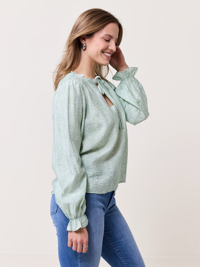 7510918 GBI 7510918_GBI-VAVITE-S25-Modell-Right_chn=match_7775_Lea bluse GBI.jpg_Right