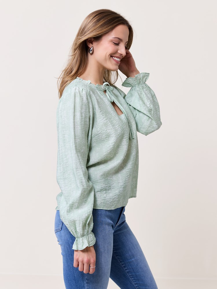 Lea bluse 7510918_GBI-VAVITE-S25-Modell-Right_chn=match_7775_Lea bluse GBI_Lea bluse GBI 7510918.jpg_Right