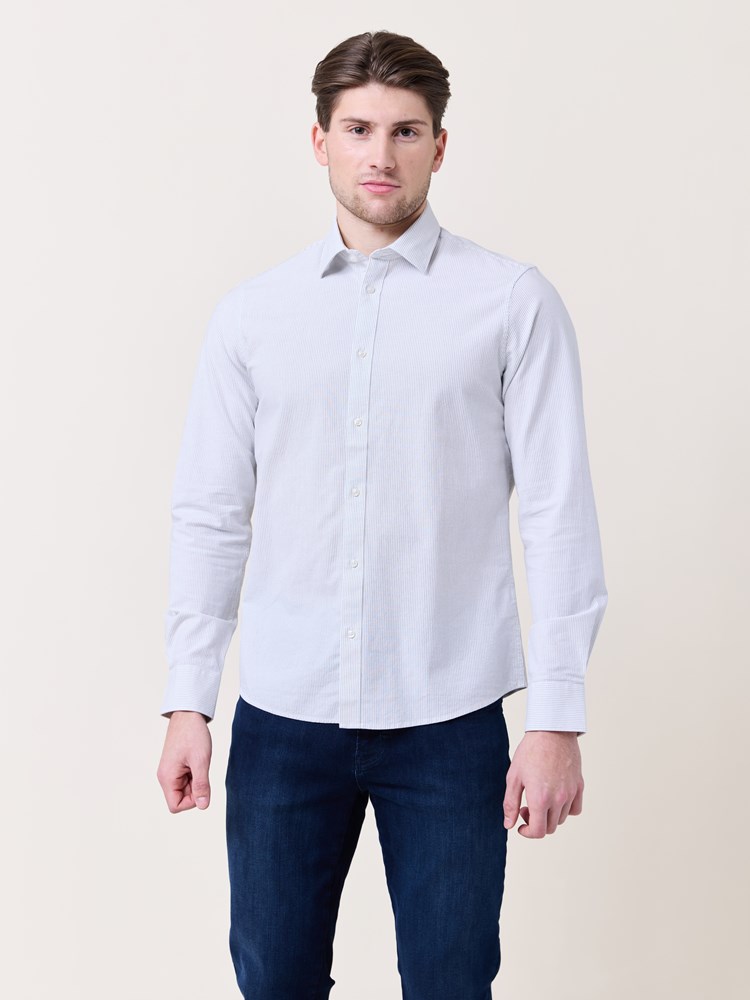 Luca stripete skjorte 7510927_O82-MARIOCONTI-S25-Modell-Front_chn=match_413_Luca stripete skjorte O82_Luca stripete skjorte O82 7510927.jpg_Front