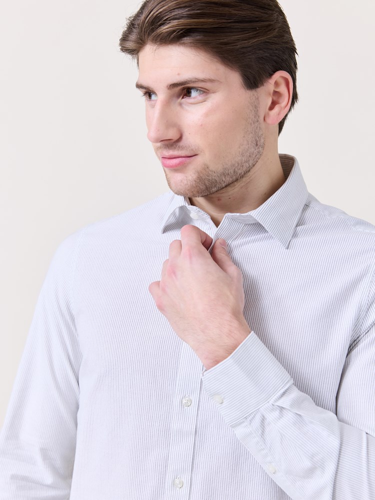 Luca stripete skjorte 7510927_O82-MARIOCONTI-S25-Modell-Front_chn=match_9921_Luca stripete skjorte O82_Luca stripete skjorte O82 7510927.jpg_Front