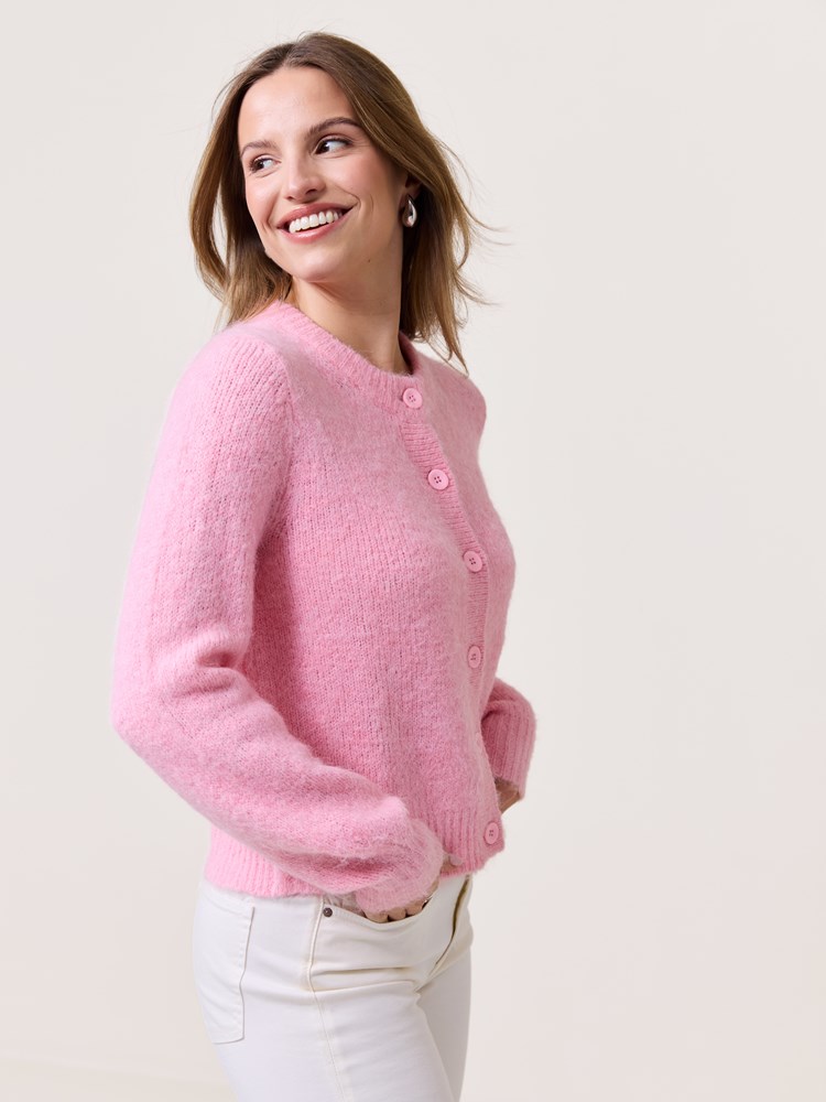 Kallie cardigan 7511045_MJO-VAVITE-S25-Modell-Right_chn=match_1218_Kallie cardigan MJO 7511045.jpg_Right