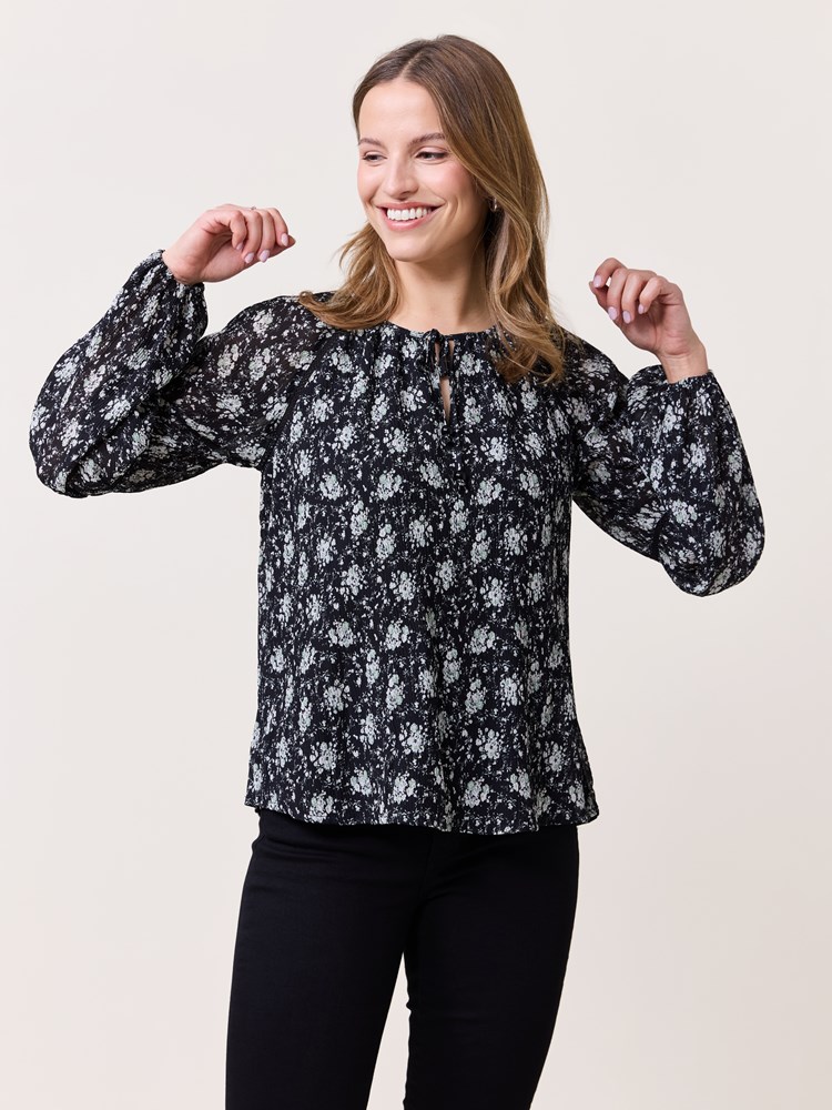 Milana bluse 7511064_ID2-VAVITE-S25-Modell-Front_chn=match_2662_Milana bluse ID2_Milana bluse ID2 7511064.jpg_Front||Front