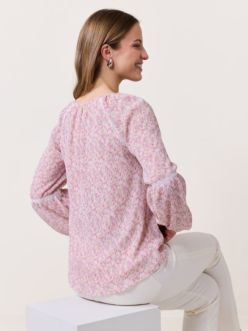 7511064 MJO 7511064_MJO-VAVITE-S25-Modell-Back_chn=match_1603_Milana bluse MJO.jpg_Back||Back