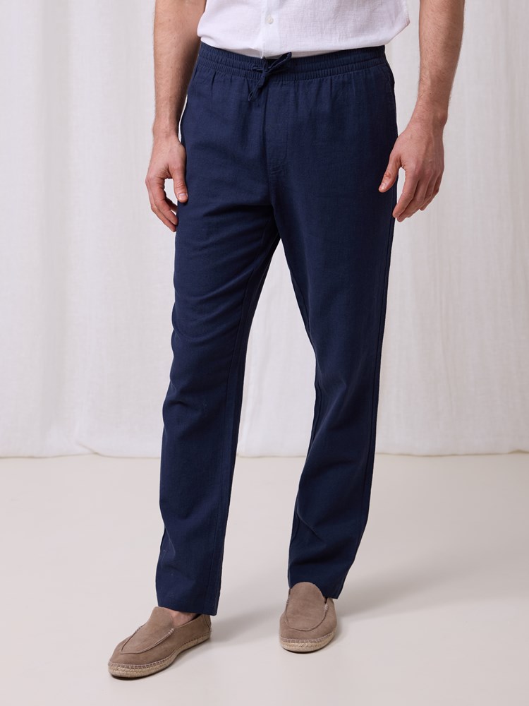 Mike bukse i linmiks 7511128_EM1-REDFORD-H25-Modell-Front_chn=match_1714_Mike bukse EM1_Mike bukse i linmiks EM1.jpg_Front||Front