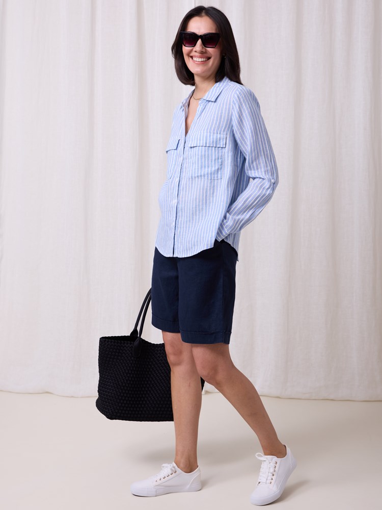 Meghan stripet linskjorte 7511180_S49-MARIEPHILIPPE-H25-Modell-Front_chn=match_562_Meghan stripet linskjorte S49.jpg_Front||Front