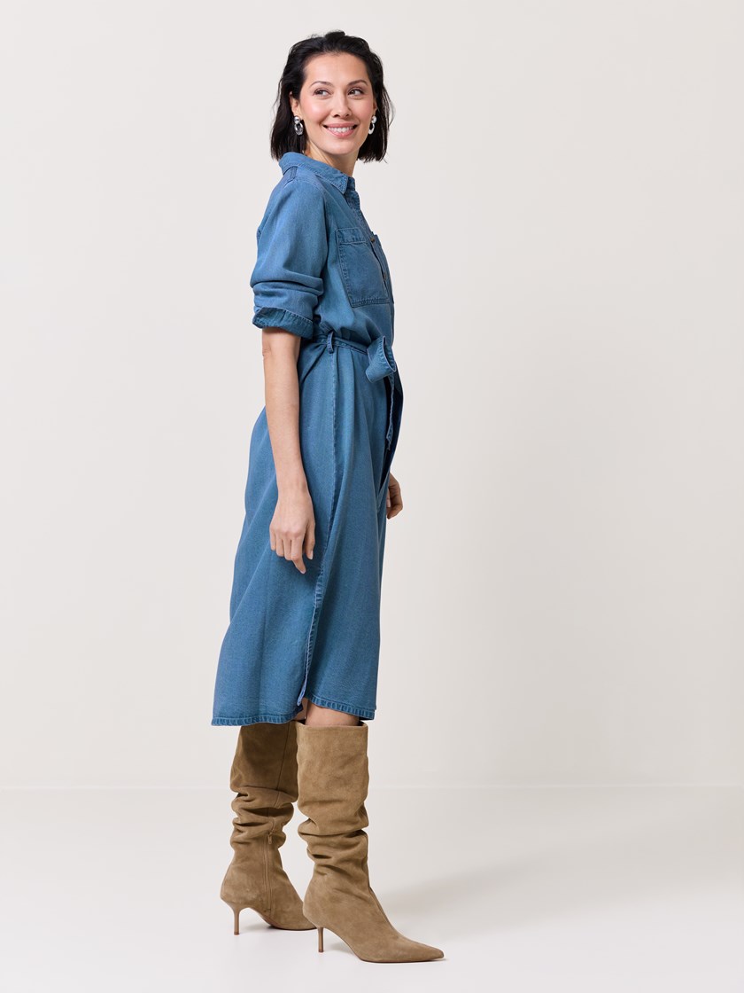 7511246 EN3 7511246_EN3-MARIEPHILIPPE-S25-Modell-Front_chn=match_6253_Aida skjortekjole EN3.jpg_Front||Front