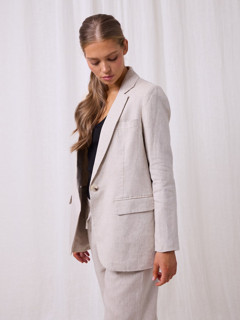7511273 I2X 7511273_I2X-DONNA-H25-Modell-Front_chn=match_2990_Diondra linblazer I2X.jpg_Front||Front