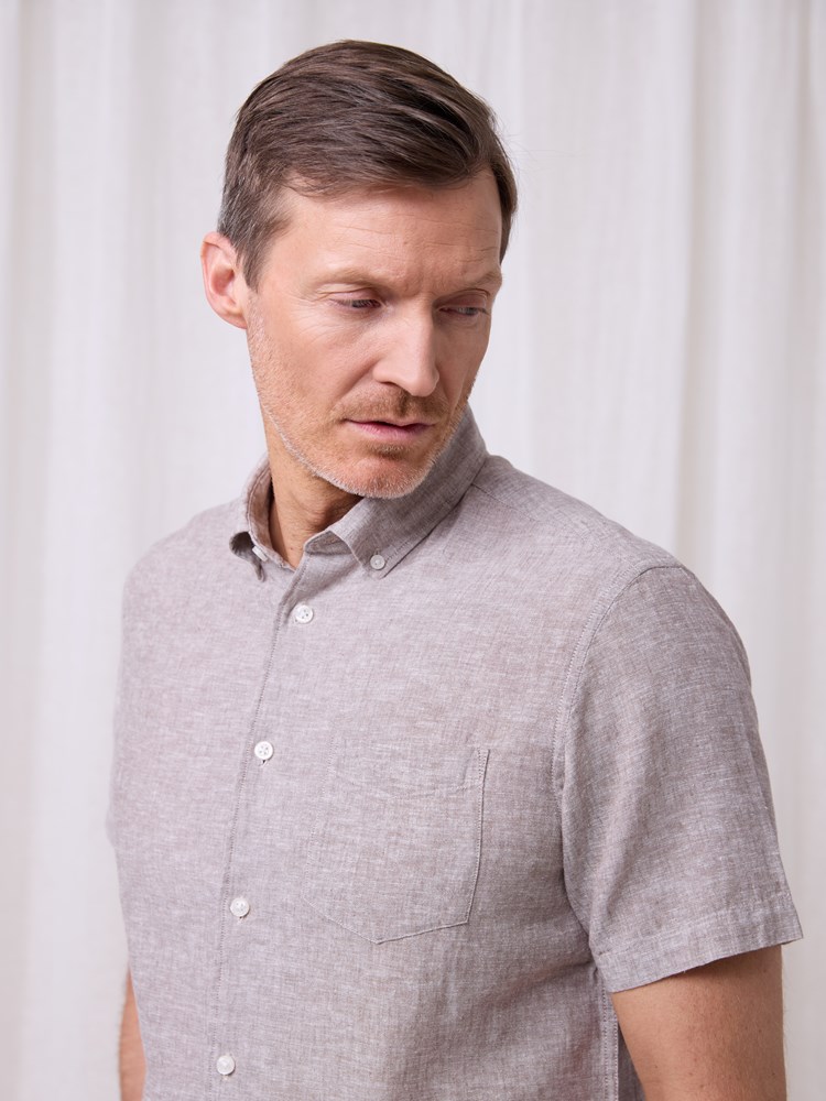 Elia skjorte i linmiks 7511324_AES-REDFORD-H25-Modell-Front_chn=match_2176_Elia skjorte AES_Elia skjorte i linmiks AES_Elia skjorte i linmiks AES 7511324.jpg_Front||Front