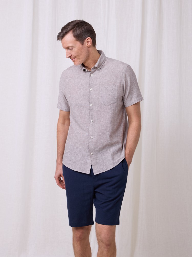 Elia skjorte i linmiks 7511324_AES-REDFORD-H25-Modell-Front_chn=match_4511_Elia skjorte AES_Elia skjorte i linmiks AES_Elia skjorte i linmiks AES 7511324.jpg_Front||Front