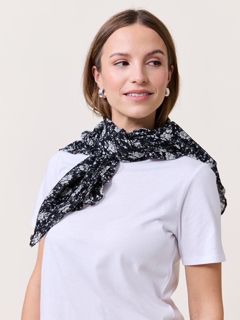 7511335 ID2 7511335_ID2-VAVITE-S25-Modell-Front_chn=match_7871_Milana skjerf ID2_Milana skjerf ID2 7511335.jpg_Front||Front