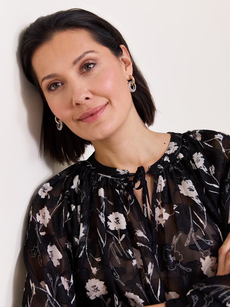 Evine bluse 7511456_ID2-MARIEPHILIPPE-S25-Modell-Front_chn=match_4877_Evine bluse ID2_Evine bluse ID2 7511456.jpg_Front||Front