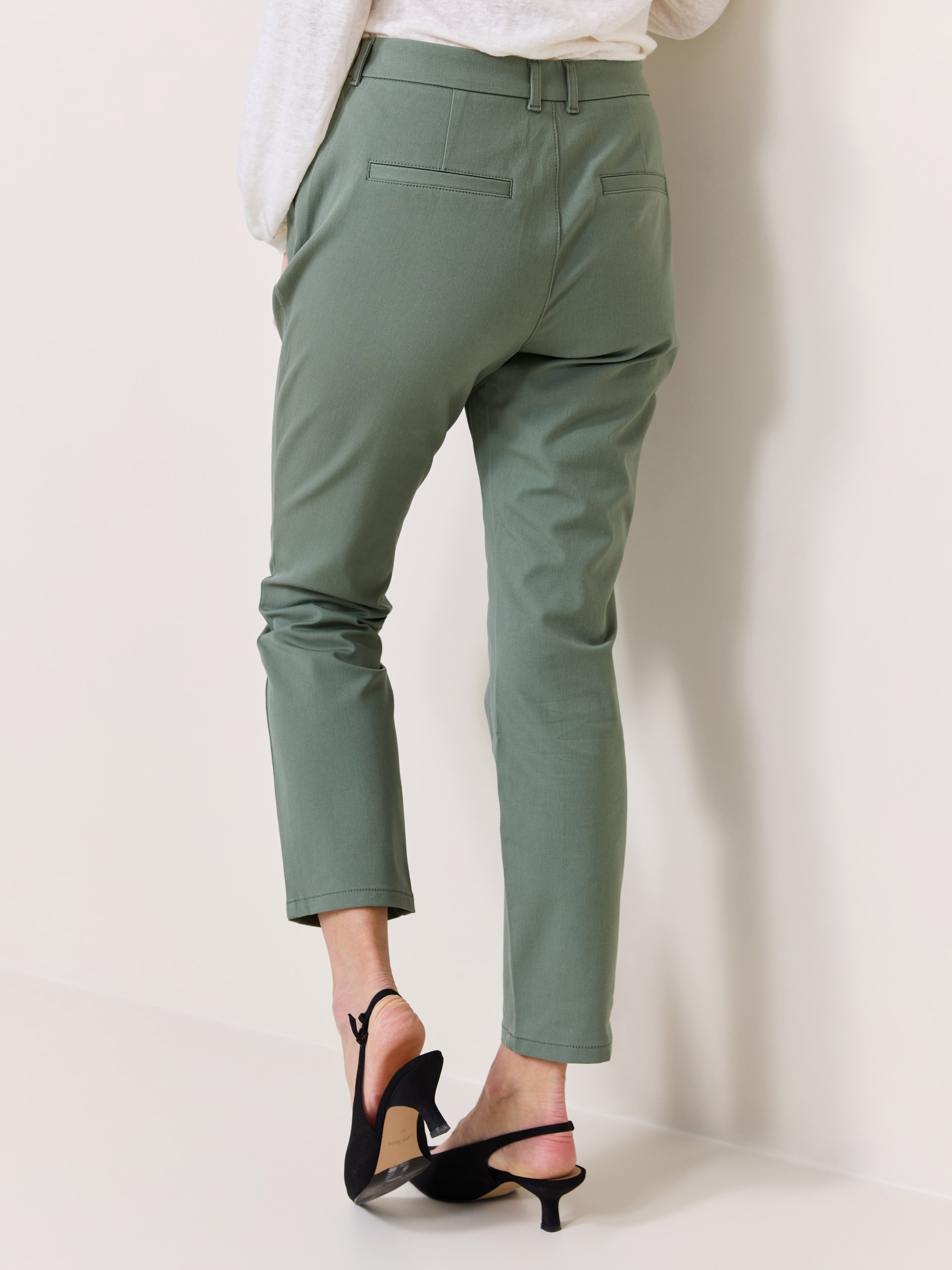 7511466 GJW 7511466_GJW-MARIEPHILIPPE-S25-Modell-Back_chn=match_873_Paris chinos GJW.jpg_Back