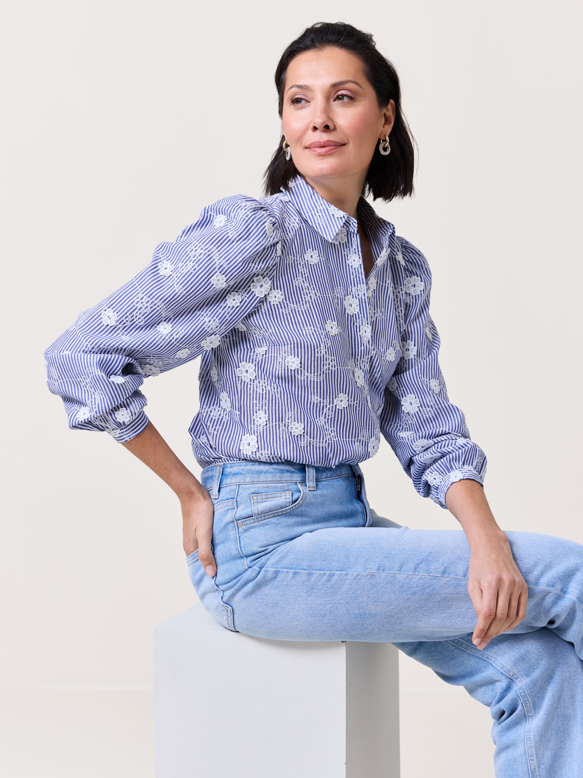 7511468 C17 7511468_C17-MARIEPHILIPPE-S25-Modell-Front_chn=match_1447_Johanne blondeskjorte C17.jpg_Front||Front