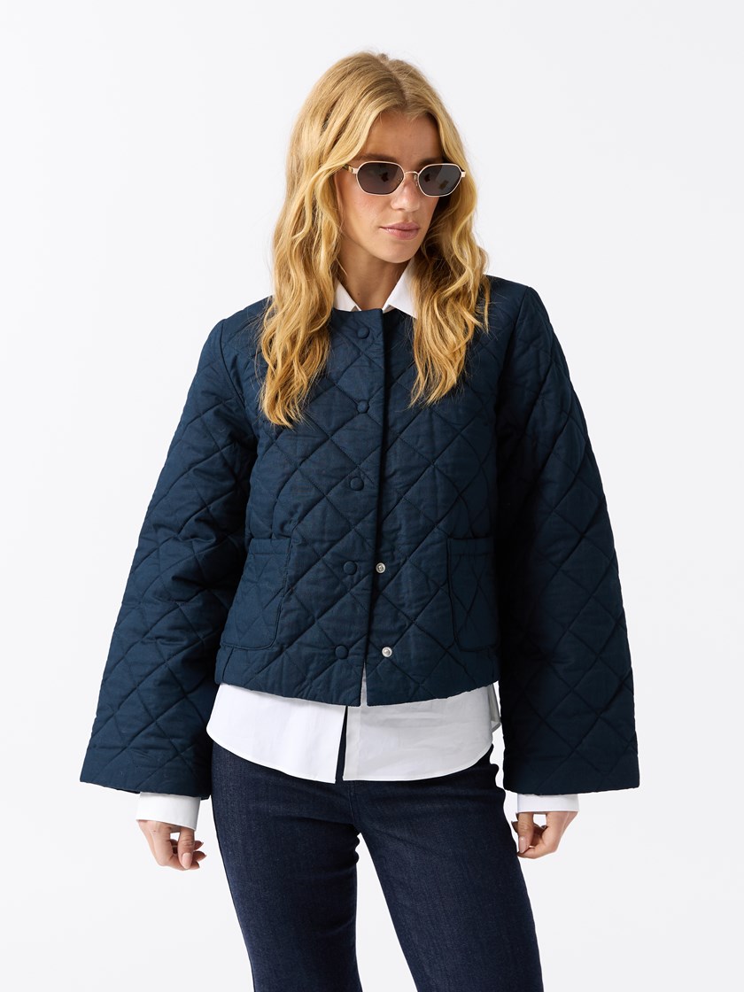 7511475 EM6 7511475_EM6_Jean Paul_Heidi Jakke_A25_Pre Fall (10).jpg_