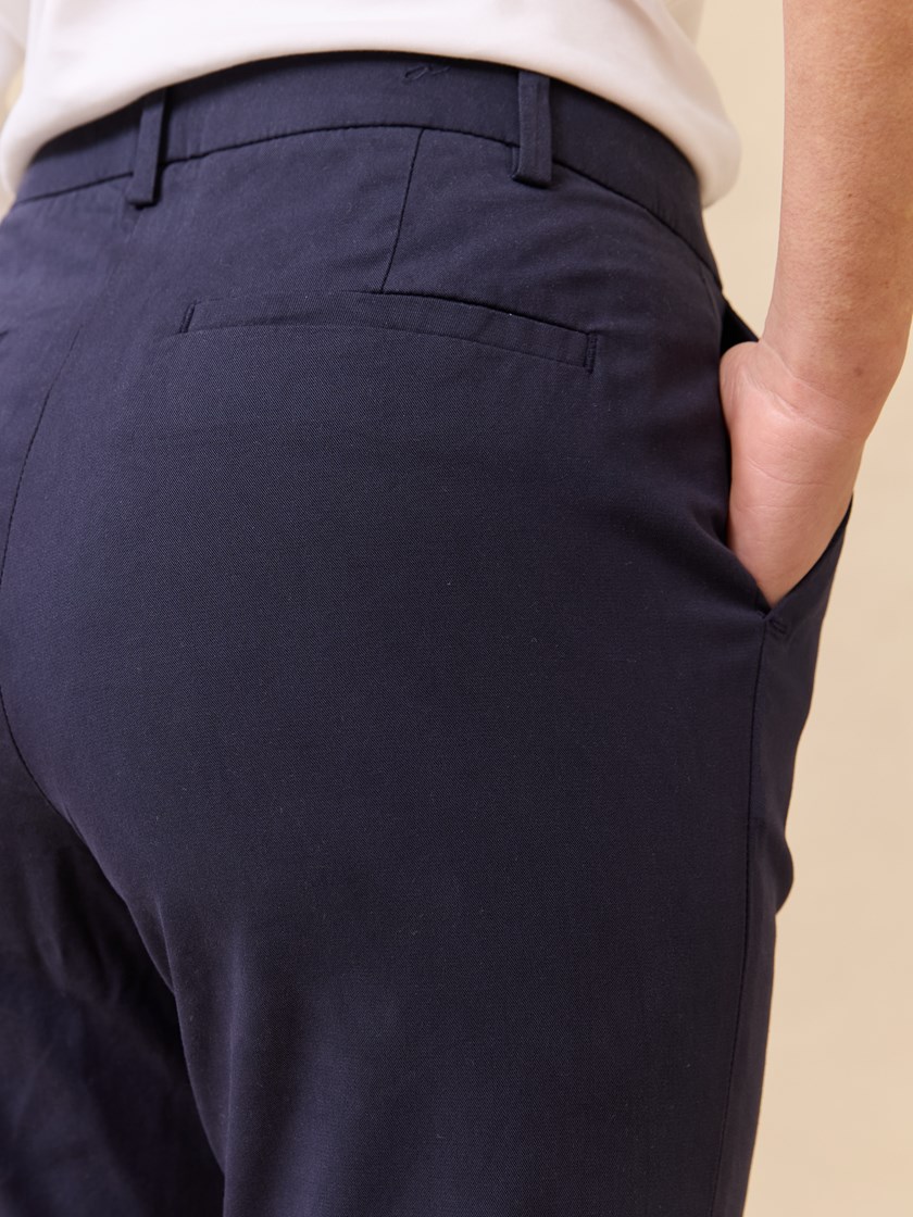 7511482 EM6 7511482_EM6_Jean Paul_Caroline Chinos_S25 (3)_Caroline chino EM6.jpg_