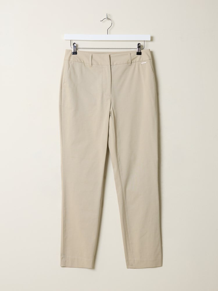 Caroline chino 7511482_I4Y-JEANPAUL-S25-Front_4559_Caroline chino 7511482_Caroline chino I4Y_Caroline chino I4Y 7511482.jpg_Front||Front