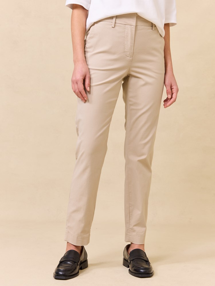 Caroline chino 7511482_I4Y_Jean Paul_Caroline Chinos_S25 (3)_Caroline chino I4Y_Caroline chino I4Y 7511482.jpg_