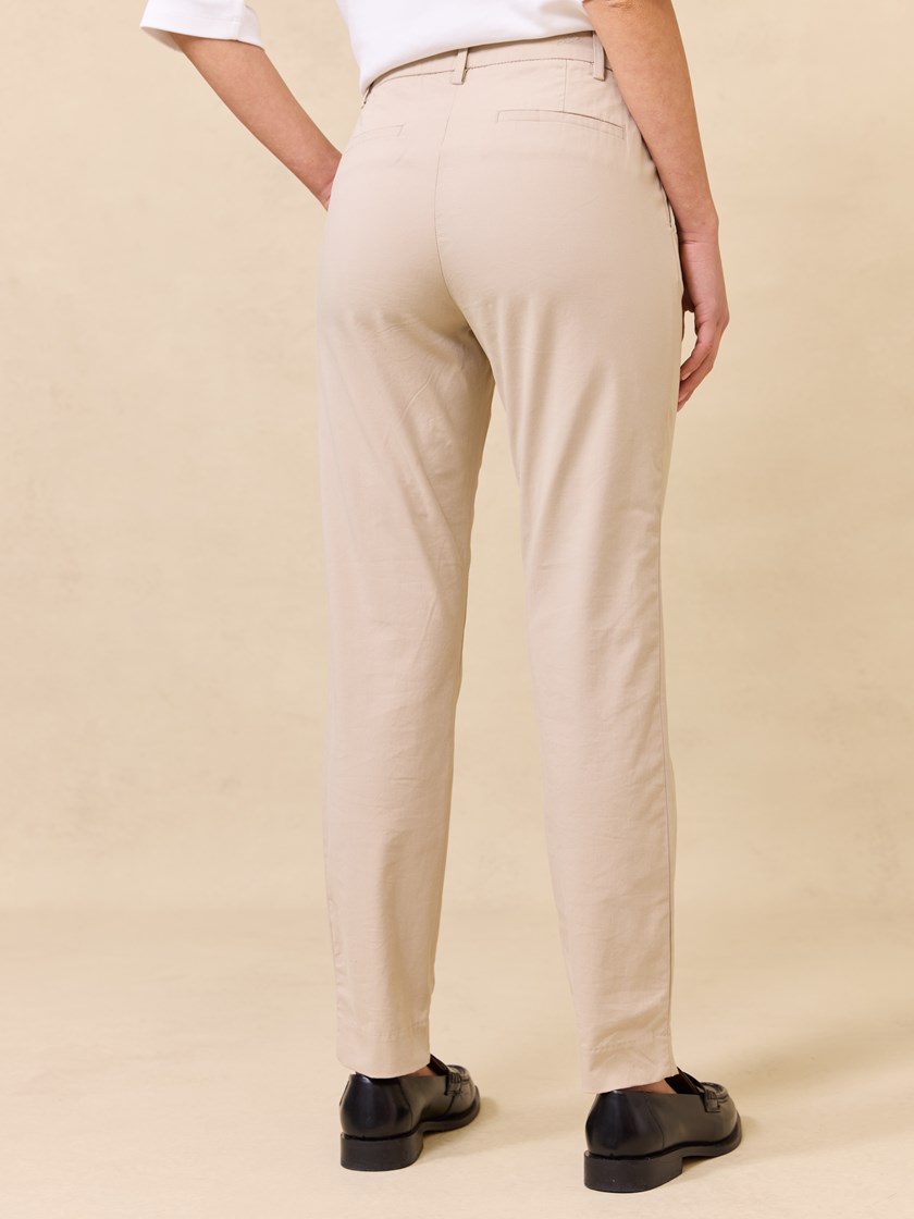 7511482 I4Y 7511482_I4Y_Jean Paul_Caroline Chinos_S25 (4)_Caroline chino I4Y.jpg_